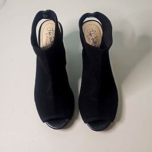 Life Stride Women's Shoes, Size 81/2. In black.